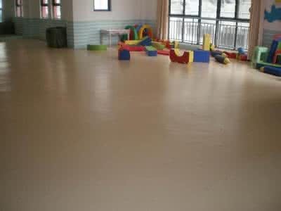 家庭用塑膠地板是否合適,優點與缺點分析,必須知道的真相